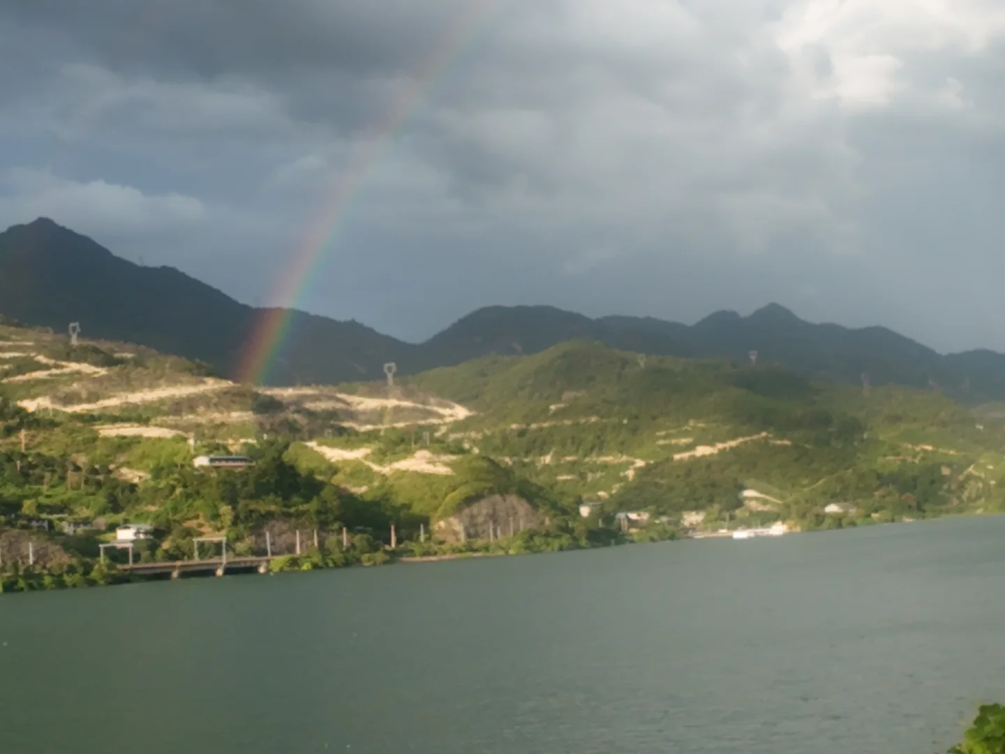 沿着闽江走在邵武附近遇到彩虹